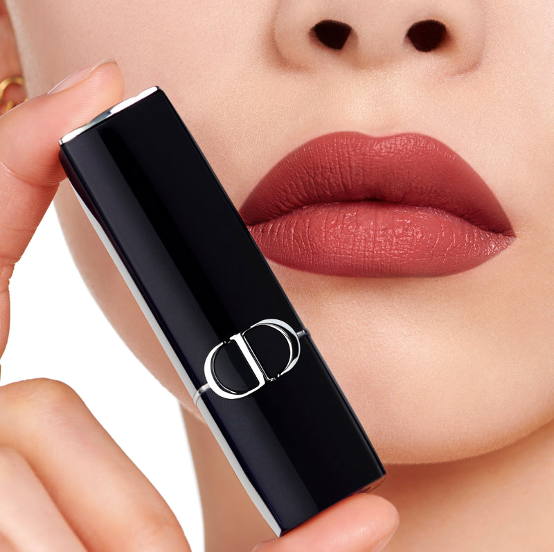 ลิปสติกรีฟิล Rouge Dior พร้อมปลอก —Couture Color Lipstick - Velvet and Satin Finishes - Hydrating Floral Lip Care - Long Wear—ลิปรีฟิล เฉดสีกูตูร์ ให้ฟินนิชแบบเวลเวท ช่วยบำรุงริมฝีปาก ให้ชุ่มชื้น ติดทนนาน