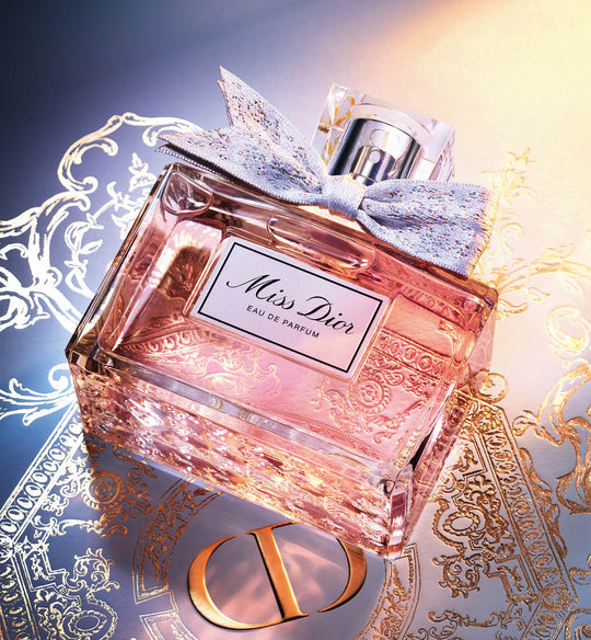 น้ำหอม MISS DIOR EAU DE PARFUM—Eau de Parfum - Floral and Fresh Notes—น้ำหอมกลิ่นดอกไม้หอมสดชื่น เหมือนกลิ่นของ “Millefiori” กุหลาบเซนติโฟเลีย