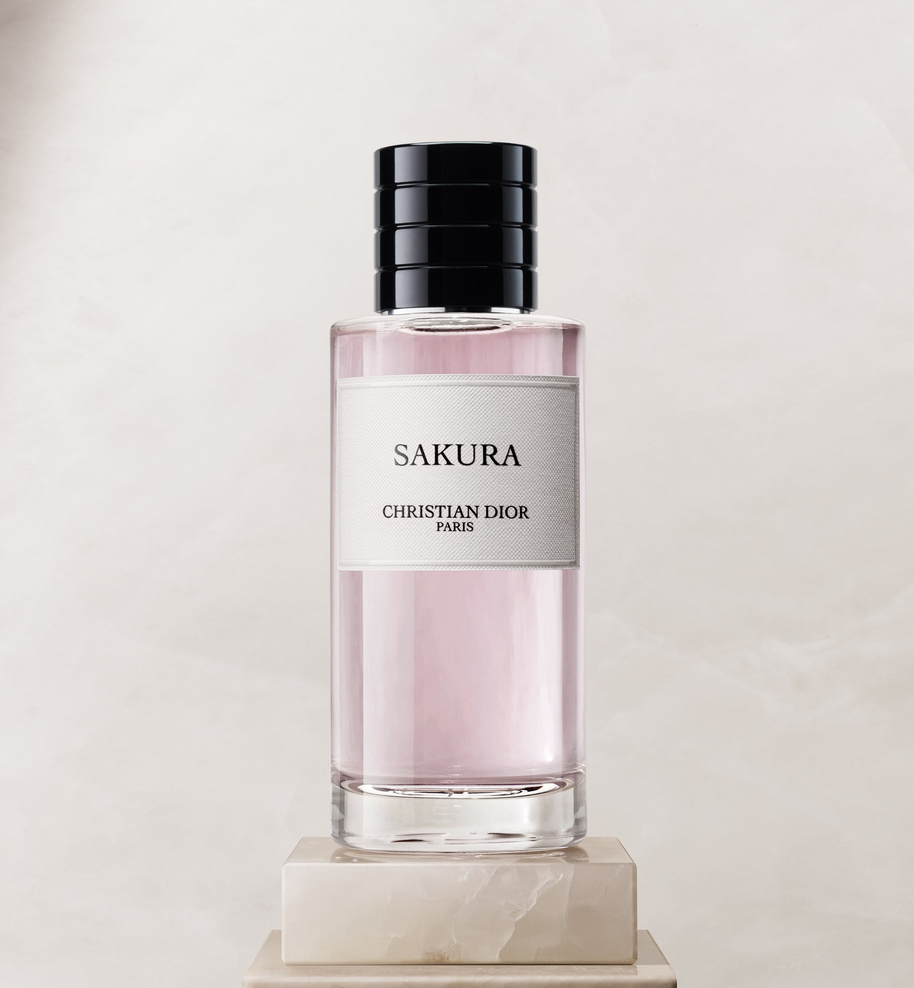 น้ำหอม Sakura —Fragrance—น้ำหอมซากุระกลิ่นหอมอันสง่างามของดอกไม้อ่อน ๆ ที่ไม่อาจต้านทานได้