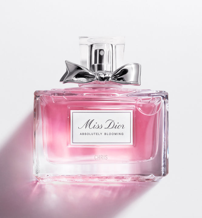 น้ำหอม Miss Dior มอบกลิ่นหอมหวานอันสดชื่น และชวนให้นึกถึง | DIOR