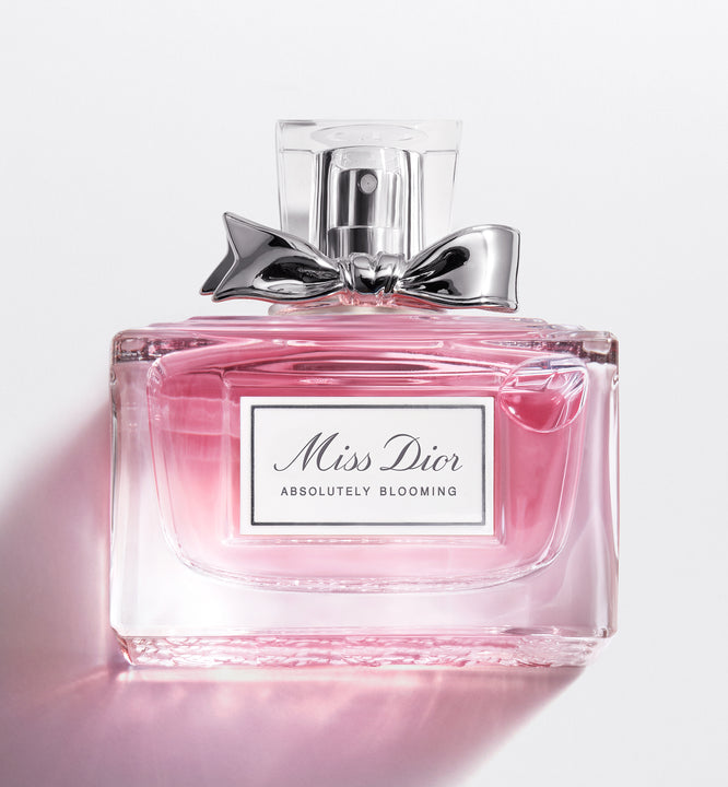 น้ำหอม Miss Dior มอบกลิ่นหอมหวานอันสดชื่น และชวนให้นึกถึง | DIOR